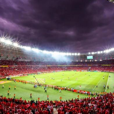  PORTO ALEGRE, RS, BRASIL - 03-05-2015 - Inter x Grêmio jogam no estádio Beira Rio o clássico Gre-Nal de número 406 vale o título do Gauchão.(FOTO: OMAR FREITAS/AGÊNCIA RBS)Indexador: Omar Freitas