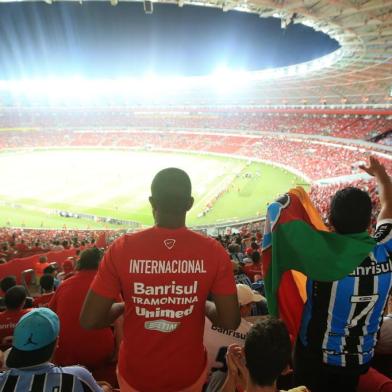  PORTO ALEGRE, RS, BRASIL, 01-03-2015 - Campeonato Gaúcho 2015 - 8ª Rodada, Internacional x Grêmio no Estádio Beira-Rio.(Foto:Jefferson Botega/Agência RBS)Fotos Wide da torcida 