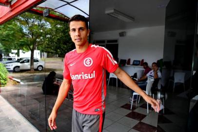  PORTO ALEGRE, RS, BRASIL (21/04/2015): Inter faz último treino antes de enfrentar o The Strongest pela Liberadores no CT Parque Gigante.(FOTO:FERNANDO GOMES/AGÊNCIA)Jogador Nilmar