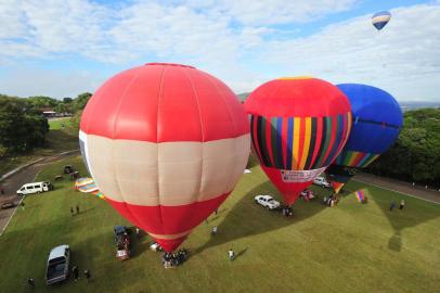  SANTA MARIA, RS, BRASIL, 14/05/2015.Festival de balonismo 2015.FOTO: JEAN PIMENTEL/AGENCIA RBS