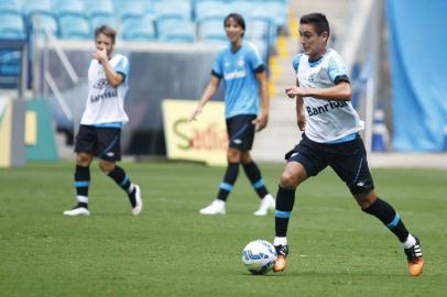 Jogadores do Gremio realizam treino durante a tarde desta terca-feira, na preparacao para a Copa do Brasil. Na foto, Matias Rodriguez