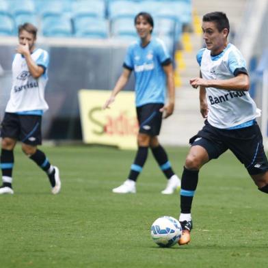 Jogadores do Gremio realizam treino durante a tarde desta terca-feira, na preparacao para a Copa do Brasil. Na foto, Matias Rodriguez