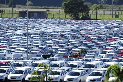  NOVA SANTA RITA, RS , BRASIL-13-05-2015- Produção de veiculos da GM, no patio do Velopark, devido ao impasse dos sengonheiros e transportadoras no aumento do frete.(RONALDO BERNARDI/AGENCIA RBS).