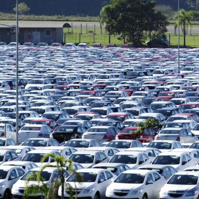  NOVA SANTA RITA, RS , BRASIL-13-05-2015- Produção de veiculos da GM, no patio do Velopark, devido ao impasse dos sengonheiros e transportadoras no aumento do frete.(RONALDO BERNARDI/AGENCIA RBS).