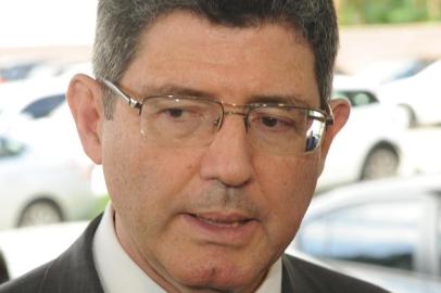  JOINVILLE,SC,BRASIL,16-05-2015.Ministro da Fazenda Joaquim Levy,acompanhado do governador Raimundo Colombo e do prefeito de Joinville Udo Doehler,visitam a ACIJ.(Foto:Salmo Duarte/Agência RBS,Economia)