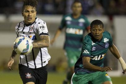     durante o jogo realizado esta noite na Arena Fonte Luminosa, em Araraquara,  entre Corinthians/SP x Chapecoense/SC, jogo valido pela 2a. rodada do Campeonato Brasileiro de 2015. Juiz: Marcelo de Lima Henrique - Sao Paulo/Brasil - 16/05/2015. Foto: Â© Daniel Augusto Jr. / Ag. Corinthians