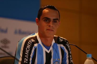  PORTO ALEGRE, RS, BRASIL,22-05-2015 - Treino do Grêmio na Arena.(Foto:JÚLIO CORDEIRO/Agência RBS)Apresentação do jogador Vitinho