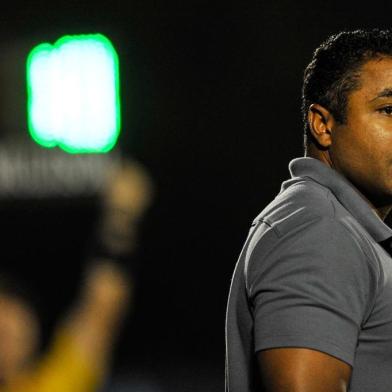  PORTO ALEGRE, RS, BRASIL - 25-03-2015 - Gauchão -13ª Rodada, Novo Hamburgo x Grêmio no estádio do Vale, em Novo Hamburgo.(FOTO:MATEUS BRUXEL/AGÊNCIA RBS)Técnico Roger Machado