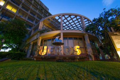  PORTO ALEGRE,RS,BRASIL- 26-11-2014 - FOTOS EMBARGADAS - ESPECIAL - Fotos para  matéria sobre os 80 anos da UFRGS. Fotos dos prédios da universidade. (FOTO:MARCELO OLIVEIRA/AGÊNCIA RBS)