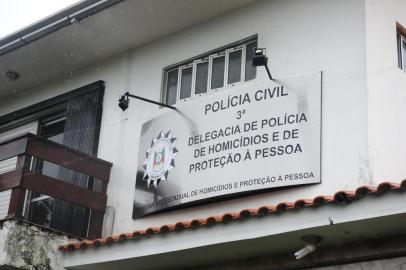  PORTO ALEGRE , RS , BRASIL , 27-05-2015- 3 DHPP NO BAIRRO SARANDI, COM INFILTRAÇÕES E GOTEIRAS CAUSANDO TRANSTORNOS PARA POLICIAS QUE TRABALHAM NESTA DELEGACIA (FOTO: RONALDO BERNARDI/AGENCIA RBS )