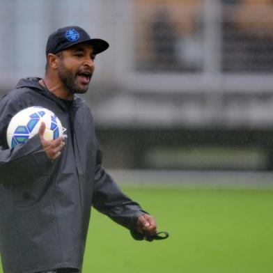  PORTO ALEGRE, RS, BRASIL,27-05-2015 - Treino do Grêmio no Ct Luiz de Carvalho, com novo técnico Roger Machado, para jogo do Brasileirão.(FOTO: LAURO ALVES/AGÊNCIA RBS)