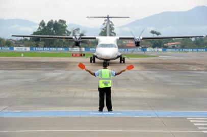  JOINVILLE,SC,BRASIL , 27-06-2014:  Aeroporto de Joinville começou a operar com o ILS na tarde desta ultima quinta-feira. (Foto: Rodrigo Philipps / Agencia RBS , GERAL)