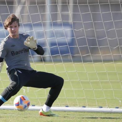  PORTO ALEGRE ,RS , BRASIL , 18-03-2015 - Treino do Grêmio no CT Luiz Carvalho.(FOTO:Lauro Alves/Agência)Goleiro Tiago