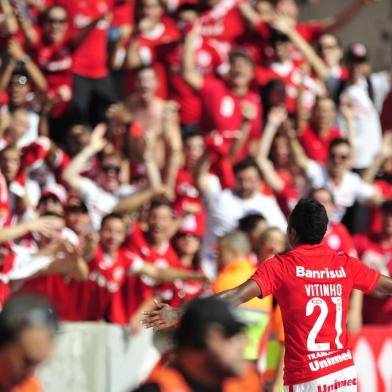  PORTO ALEGRE, RS, BRASIL, 07-06-2015 - Campeonato Brasileiro - 6ª Rodada, Internacional x Coritiba no estádio Beira-rio.(Foto:FÉLIX ZUCCO/Agência RBS)Jogador Vitinho abre o placar da partida, Inter 1x0 CoritibaIndexador: FELIX ZUCCO