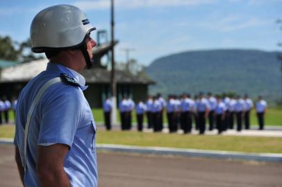  Aconteceu na manhã desta sexta-feira a Cerimônia Militar alusiva ao 41º aniversário da Sentinela Armada do Pampa, ou Base Aérea de Santa Maria.