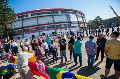  PORTO ALEGRE, RS, BRASIL, 09-06-2015 - Venda de ingressos no Gigantinho para o jogo da Seleção Brasileira com Honduras no Beira-rio, nesta quarta-feira.(Foto:OMAR FREITAS/Agência RBS)Indexador: Omar Freitas