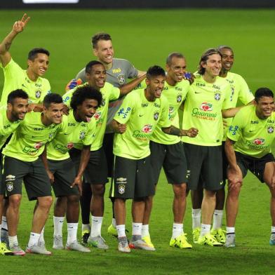  PORTO ALEGRE, RS, BRASIL, 09-06-2015 - Treino da Seleção Brasileira no estádio Beira-rio.(Foto:FÉLIX ZUCCO/Agência RBS)Indexador: FELIX ZUCCO