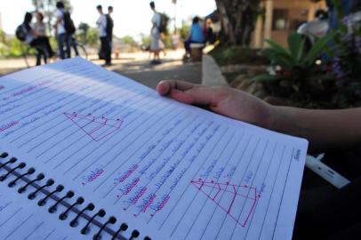  JOINVILLE,SC,BRASIL,04-08-2014.Após periodo de férias mais de 700 alunos da  Escola de Ensino Medio Governador Celso Ramos,retornam para sala de aula.(Foto:Salmo Duarte/Agência RBS,Geral)