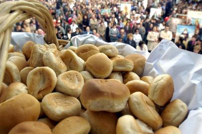  Festa de santo antonio, padroeiro de Bento gonçalves.Pães de Snato Antônio abençoados