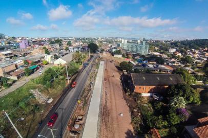  PORTO ALEGRE, RS, BRASIL, 12-06-2015 - Obras da Copa, duplicação da av.Tronco.(Foto:OMAR FREITAS/AGÊNCIA RBS)