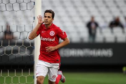 SÃO PAULO, SP - 13.06.2015: CORINTHIANS X INTERNACIONAL - Nilmar do Internacional abre o placar durante Corinthians x Internacional realizada no Arena Corinthians. (Foto: Andre Chaco / Fotoarena)