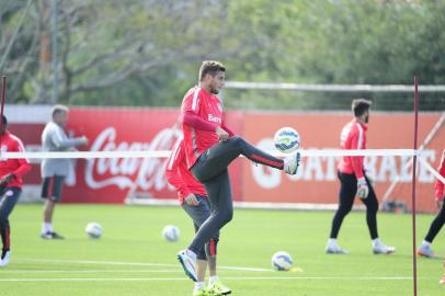  PORTO ALEGRE, RS, BRASIL - 17-06-2015 - Inter treina no CT Parque Gigante, último treino antes de jogar com o Figueirense na quinta-feira (FOTO: RONALDO BERNARDI/AGÊNCIA RBS)