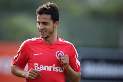  PORTO ALEGRE, RS, BRASIL - 25-05-2015 - Inter treina no CT Parque Gigante. Jogador Nilmar (FOTO: FERNANDO GOMES/AGÊNCIA RBS)