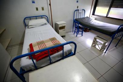  AJURICABA, RS, BRASIL, 17-06-2015 -  Sociedade Hospitalar Beneficente Ajuricaba que funciona em convênio com o SUS, também enfrenta graves problemas financeiros e corre o risco de se tornar uma clínica ambulatorial ainda em 2015. Os pacientes que necessitarem de serviços de menor complexidade não terão como ser atendidos gratuitamente no local.  (Foto:CARLOS MACEDO/Agência RBS)