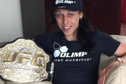 Joanna Jedrzejczyk campeã UFC