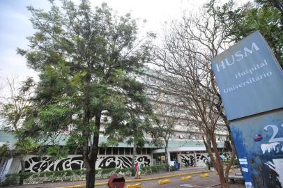  SANTA MARIA , RS , BRASIL , 21/06/2015Hospital Universitário de Santa Maria (Husm) reforçou a segurança depois de denúncia de que funcionário público federal teria abusado de pacientes no setor de maternidade; o suspeito é assistente do laboratório de Análises Clínicas do hospital e responsável por fazer a coleta de sangue dos pacientes; ele foi detido, apresentado na Delegacia de Polícia de Pronto-Atendimento, mas teria usado o direito de não falar; ele não foi preso porque não houve flagranteFOTO JEAN PIMENTEL / AGÊNCIA RBS, GERAL