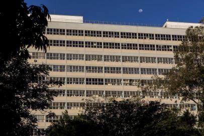  PORTO ALEGRE, RS, BRASIL, 15-10-2013, 17h46: Predio do Hospital de Clinicas de Porto Alegre. O Diario Gaucho acompanha a rotina de atendimentos na Emergencia durante 24 horas. (Foto: Mateus Bruxel / Diario Gaucho)Indexador: Mateus Bruxel