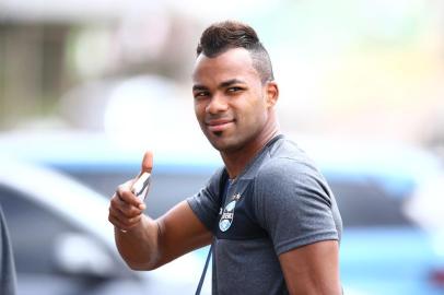  PORTO ALEGRE,RS , BRASIL , 30-10-2014 -Grêmio faz seu último treino no estádio Olímpico, para receber o Vitória na Arena no sábado, Chegada dos jogadores no estádio.Foto:MAURO VIEIRA/ Agência RBSJogador Fernandinho