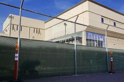  PORTO ALEGRE, RS, BRASIL, 26-06-2015: Prédio da futura sede do consulado dos EUA, que passa por obras, na zona norte de Porto Alegre. (Foto: Mateus Bruxel / Agência RBS)