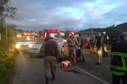 Carro atropela motociclistas e foge na RS-509 em Santa Maria (03/07)