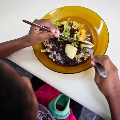  FLORIANÓPOLIS, SC, BRASIL, 30/06/2015 - Merenda escolar - Pais reclamam de escolas que não permitem às crianças repetirem a rafeição, a Hora foi lá para conferir.Fotos feitas na Escola Pero Vaz, em CapoeirasIndexador: Picasa