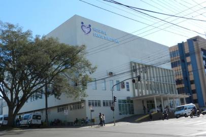 A Fundação Hospitalar Santa Terezinha de Erechim (FHSTE), é uma fundação pública de direito privado que presta serviços de assistência à saúde da população. Compreende 33 municípios e o Serviço de Alta Complexidade em Oncologia, Traumato Ortopedia, Cirurgia Vascular, Terapia Renal e Oftalmologia que atende a 79 municípios de três Coordenadorias Regionais de Saúde: 11ª, 15ª e 19ª. Conta com 180 leitos, distribuídos em Clínica Médica A, Clínica Médica B; duas UTI´s, sendo uma UTI Geral e UTI Neonatal; Observação; Unidade de Cuidados Intermediários; Maternidade; e Pediatria.