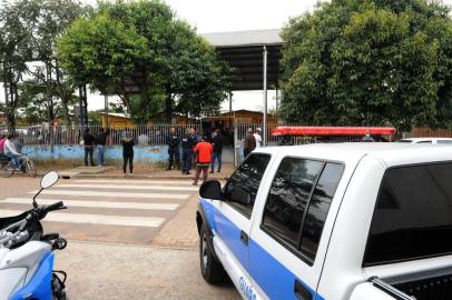 Porto Alegre  06/07/2015  meningite , surto de meningite em cahoeirinha, uma criança morreu e varias estão sendo avaliadas ,  uma creche municipal esta fechada , a população esta em panico / plenaria de discução com os pais de alunos , / CREDITO / LUIZ ARMANDO VAZ / DIARIO GAUCHO