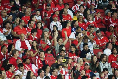  PORTO ALEGRE, RS, BRASIL - Inter enfrenta o Santos no estádio Beira-Rio, partida válida pela 9ª rodada do Brasileirão (FOTO: DIEGO VARA/AGÊNCIA RBS)