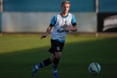  PORTO ALEGRE, RS, BRASIL - 02-07-2015 - Grêmio treina no CT Luiz Carvalho, equipe se prepara para encarar o Santos.(FOTO: RICARDO DUARTE/AGÊNCIA RBS)Jogador Marcelo Herme