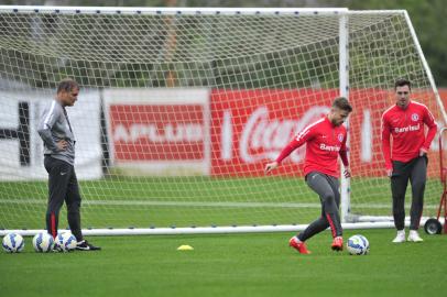 eduardo sasha, diego aguirre, futebol, inter, treino