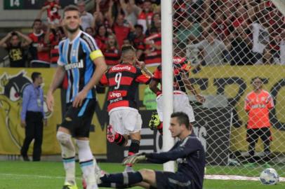 zol - paolo guerrero - flamengo - rhodolfo - grohe - grêmio - maracanã - 18/7/2015