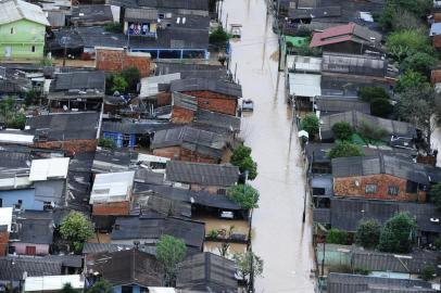  ESTEIO, RS, BRASIL - 21-07-2015 - Transtornos causados pela chuva (FOTO: RONALDO BERNARDI/AGÊNCIA RBS)