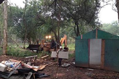 ustiça e Brigada Militar cumprem reintegração de posse no bairro Rio do Sinos em São Leopoldo  rdgol