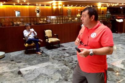 Diretor de futebol do Inter Carlos Pellegrini no hotel da delegação do Inter em Belo Horizonte