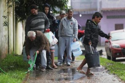 Moradores de Alvorada sofrem com a falta d'água. 