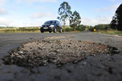  O Diário percorreu 50km em cada uma das quatro principais rodovias de acesso ou saída de Santa Maria; na sequência:BR-287 (que liga SM a São Pedro do Sul) - buracos nos pontos onde já tinham sido feitos reparosBR-392 (que liga Santa Maria a São Sepé) - muitos trechos de tapa-buracosRSC-287 (que liga Santa Maria a Agudo) - a mais esburacada, com buracos mais fundosBR-158 (que liga Santa Maria a Júlio de Castilhos) - a melhor de  todas em estado de conservação no trecho percorrido