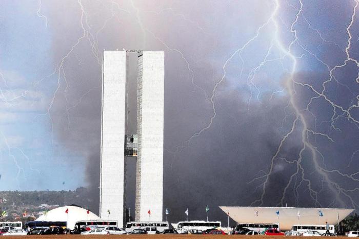 Montagem sobre fotos de MARCELLO CASAL JR / ABR e Reprodução