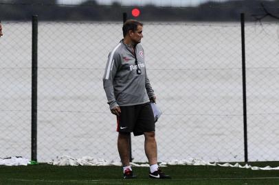  PORTO ALEGRE, RS, BRASIL - 24-07-2015 - Inter treina no CT Parque Gigante. Inter volta aos treinos sem indicar time para jogo contra Ponte Preta. Técnico Diego Aguirre (FOTO: MARCELO OLIVEIRA)