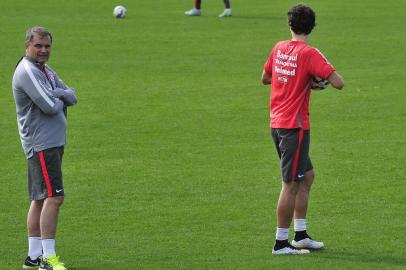  PORTOALEGRE-RS-BR-DATA:20150725Treino do Inter, antes da viagem para enfrentar a Ponte Preta, pelo Brasileirão 2015.Treinador Diego Aguirre com expressão de preocupação.FOTÓGRAFO:TADEUVILANI DATA:20150725