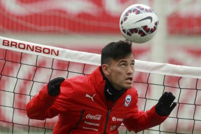  Chile's national football team player Charles Aranguiz takes part in a training session at the Juan Pinto Duran sport complex in Santiago, on July 1, 2015. AFP PHOTO/CLAUDIO REYESEditoria: SPOLocal: SantiagoIndexador: Claudio ReyesSecao: SoccerFonte: AFPFotógrafo: STR